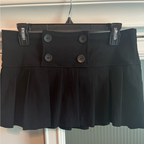 Pleated black skirt - Picture 4 of 6